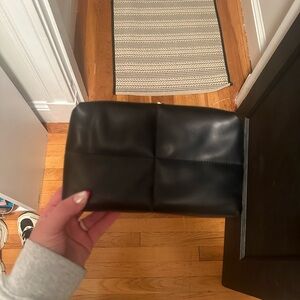 Black clutch